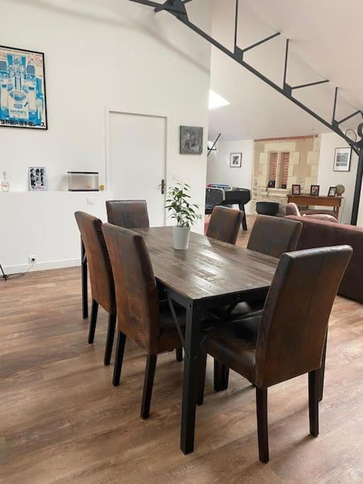 Loft Proche Centre Ville Hotes Habitant A L Etage Laval  Luaran gambar