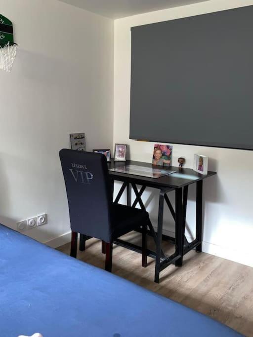 Loft Proche Centre Ville Hotes Habitant A L Etage Laval  Luaran gambar
