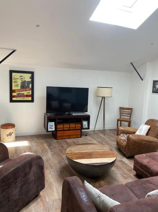 Loft Proche Centre Ville Hotes Habitant A L Etage Laval  Luaran gambar